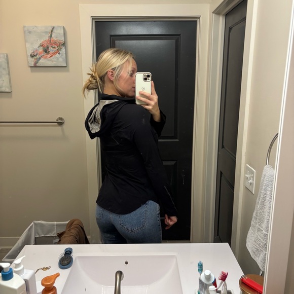 Athleta Rain Runner Jacket - Picture 3 of 15